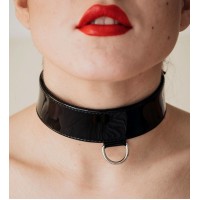 Стильный ошейник из лаковой кожи